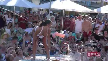 Фестиваль шлюшек в Ки-Уэсте безумная киска тверкает, вечеринка у бассейна