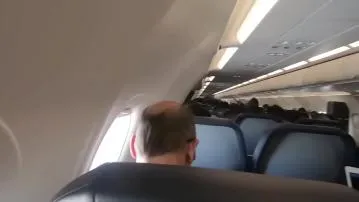 Публичный минет в самолете