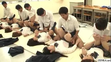 Синхронный миссионерский секс в японском порно видео